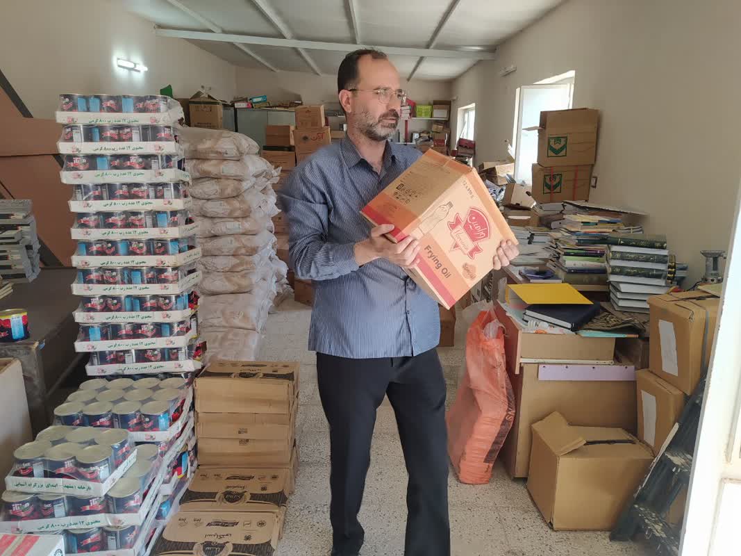 توزيع 500 بسته معيشتي بين بچه هاي مسجدي در خراسان جنوبي