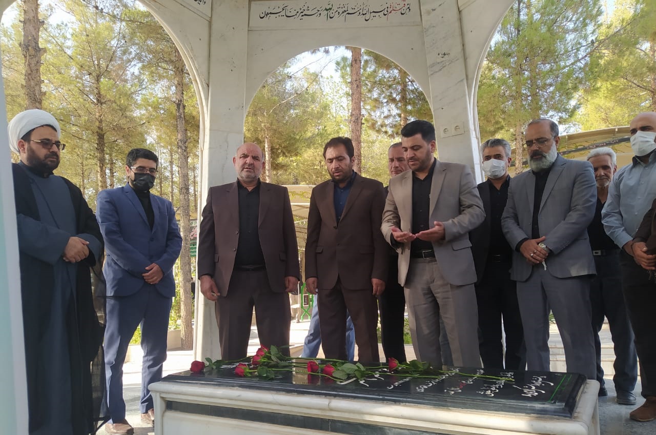 غباروبي مزار شهدا به مناسبت روز خبرنگار در استان خراسان جنوبي