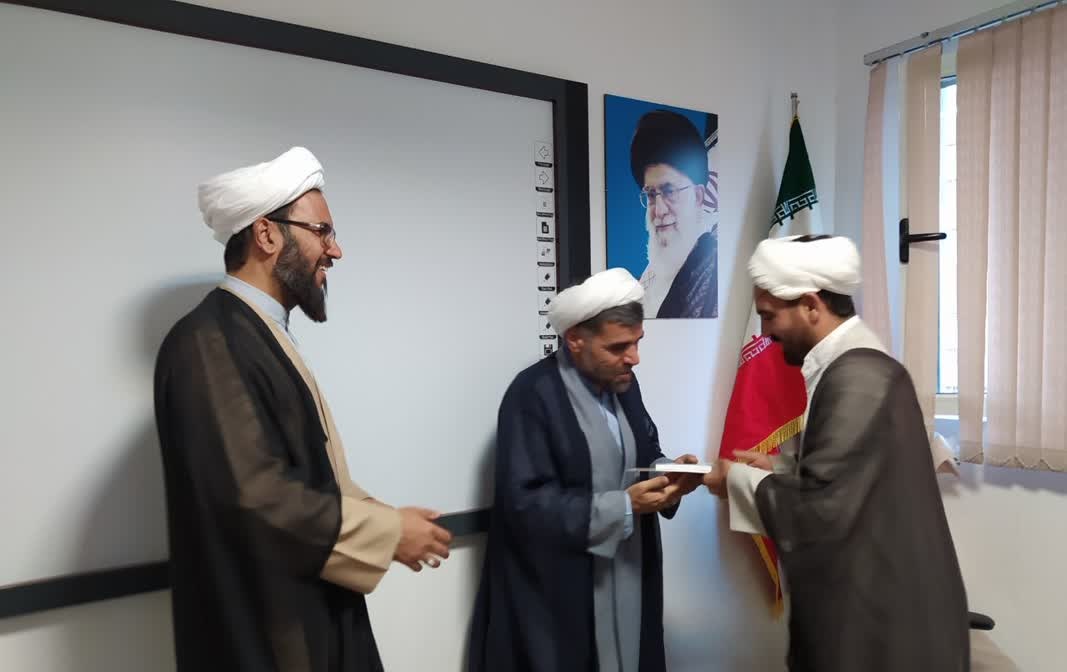 مراسم گراميداشت مقام معلم در ستاد کانون هاي فرهنگي هنري مساجد خراسان جنوبي برگزار شد