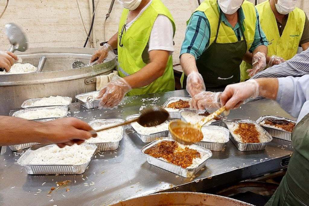 3500 نيازمند شهر نيمبلوک توسط کانون فاطميون اطعام ميشوند